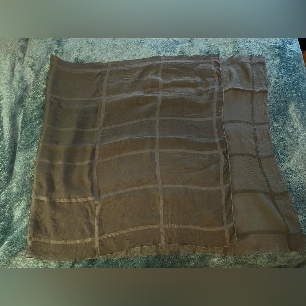 Grey Sheer Textured Scarf with Inverse Color Pattern